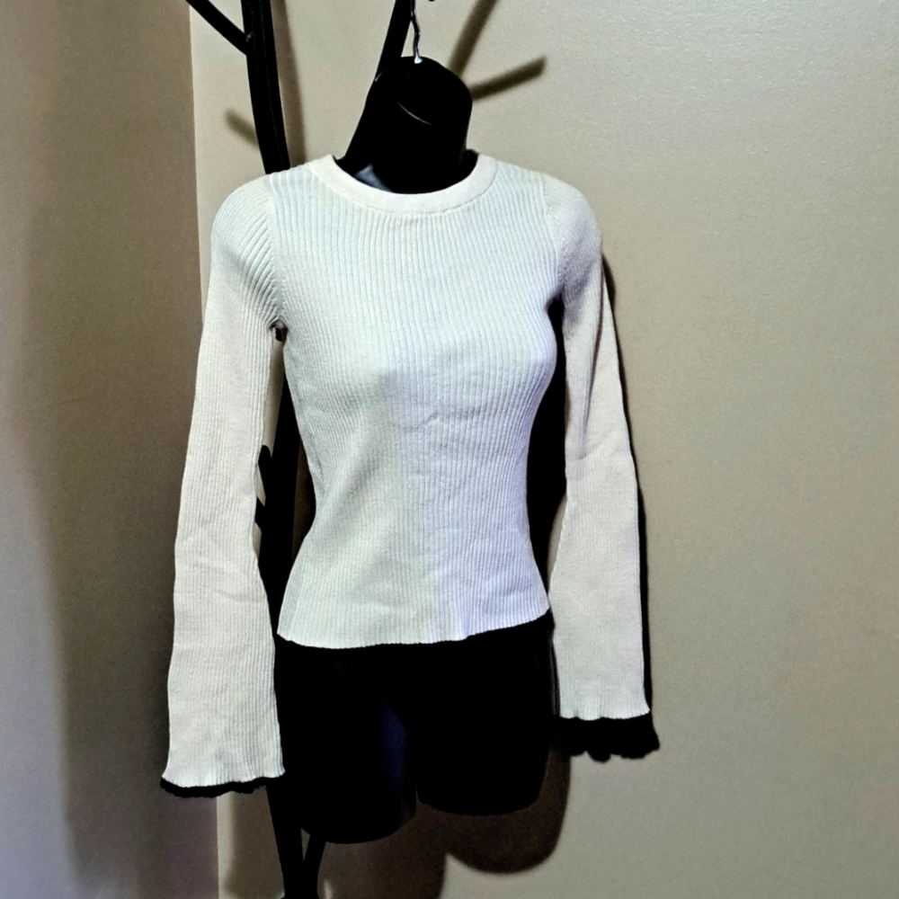 Aeropostale long sleeved cropped sweater